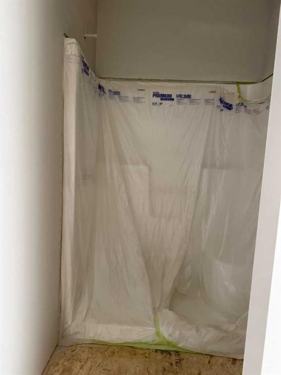 7 Gray Close, Sylvan Lake, AB - Indoor Photo Showing Bathroom