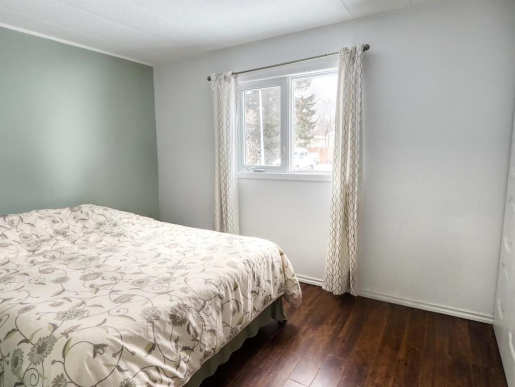 62 Parkland Drive, Sylvan Lake, AB