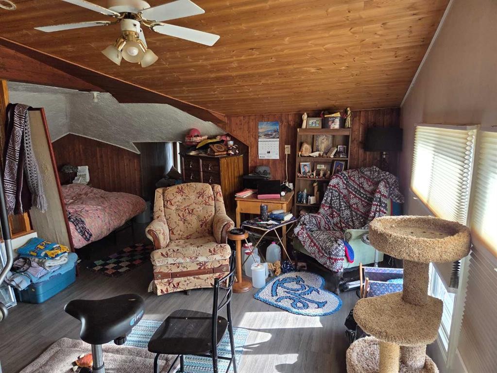 5214 50 Street, Castor, AB - Indoor