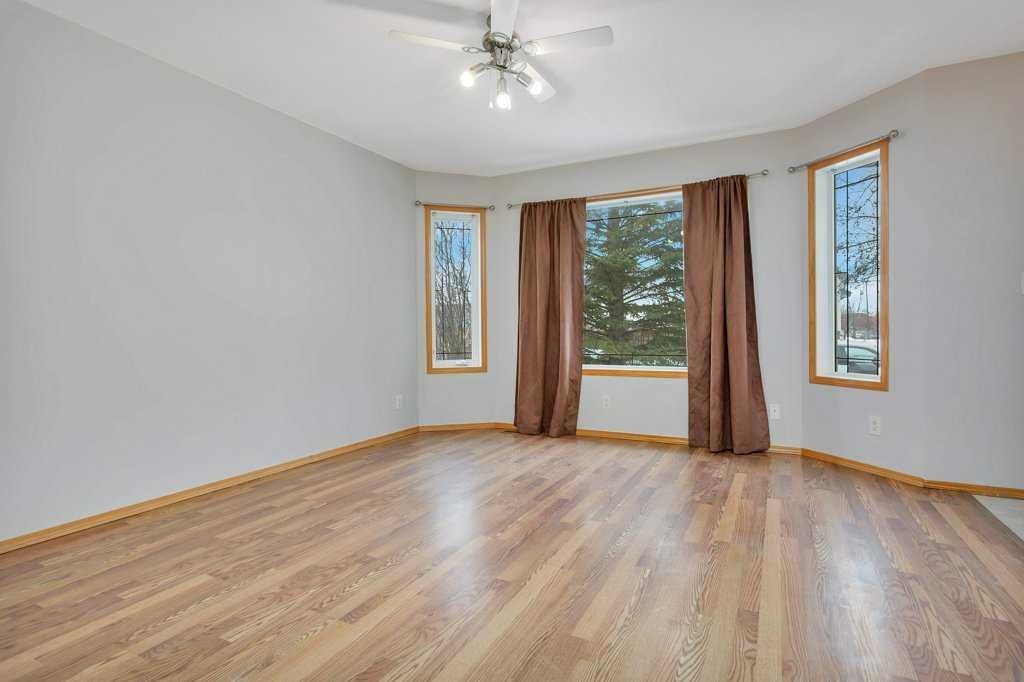 220 Deschner Close, Red Deer, AB - Indoor Photo Showing Other Room