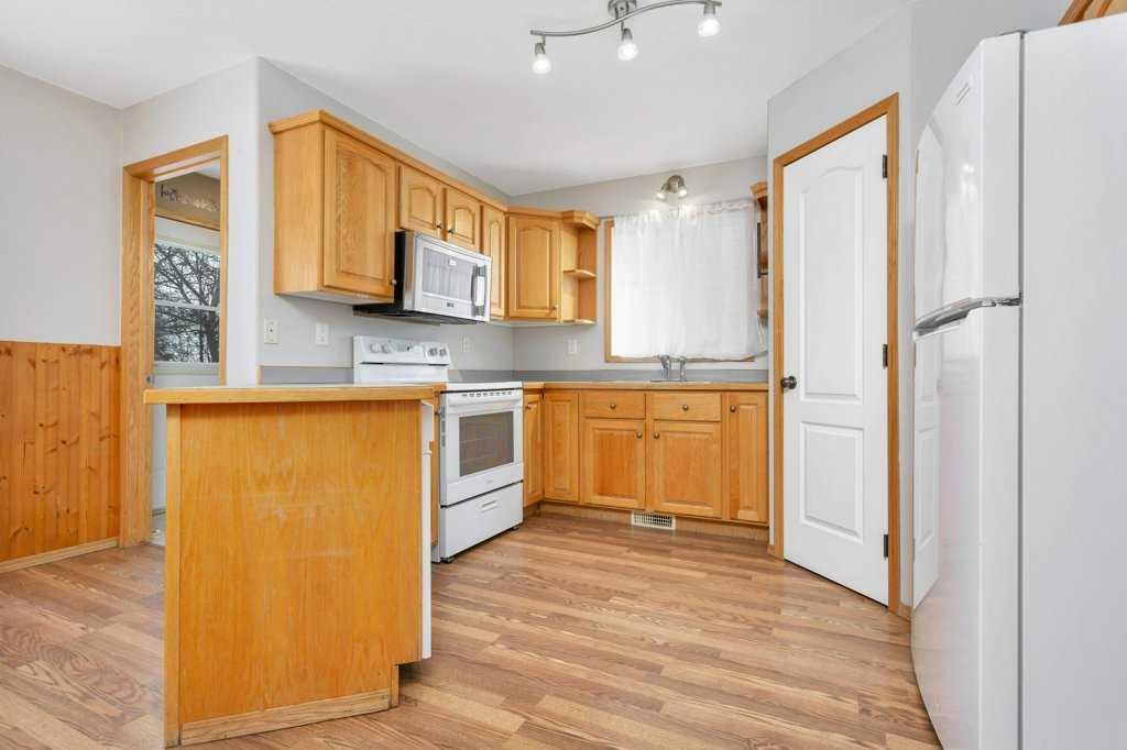 220 Deschner Close, Red Deer, AB - Indoor Photo Showing Kitchen