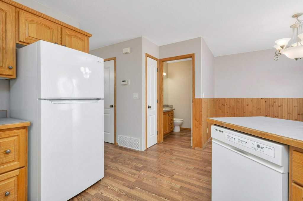 220 Deschner Close, Red Deer, AB - Indoor Photo Showing Kitchen
