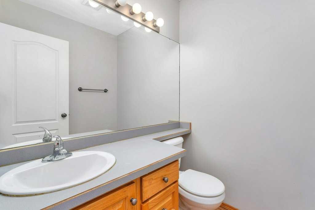 220 Deschner Close, Red Deer, AB - Indoor Photo Showing Bathroom