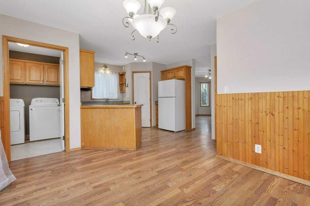 220 Deschner Close, Red Deer, AB - Indoor Photo Showing Laundry Room