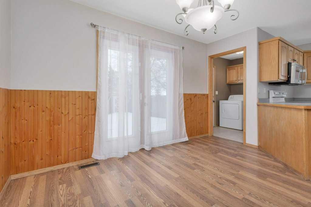 220 Deschner Close, Red Deer, AB - Indoor Photo Showing Kitchen