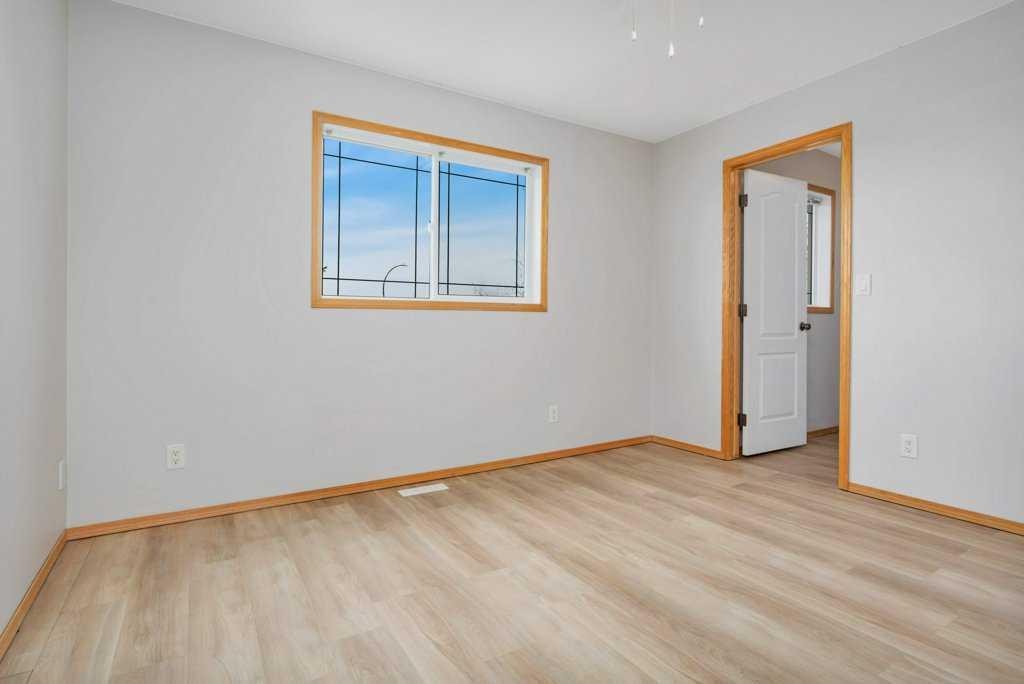 220 Deschner Close, Red Deer, AB - Indoor Photo Showing Other Room