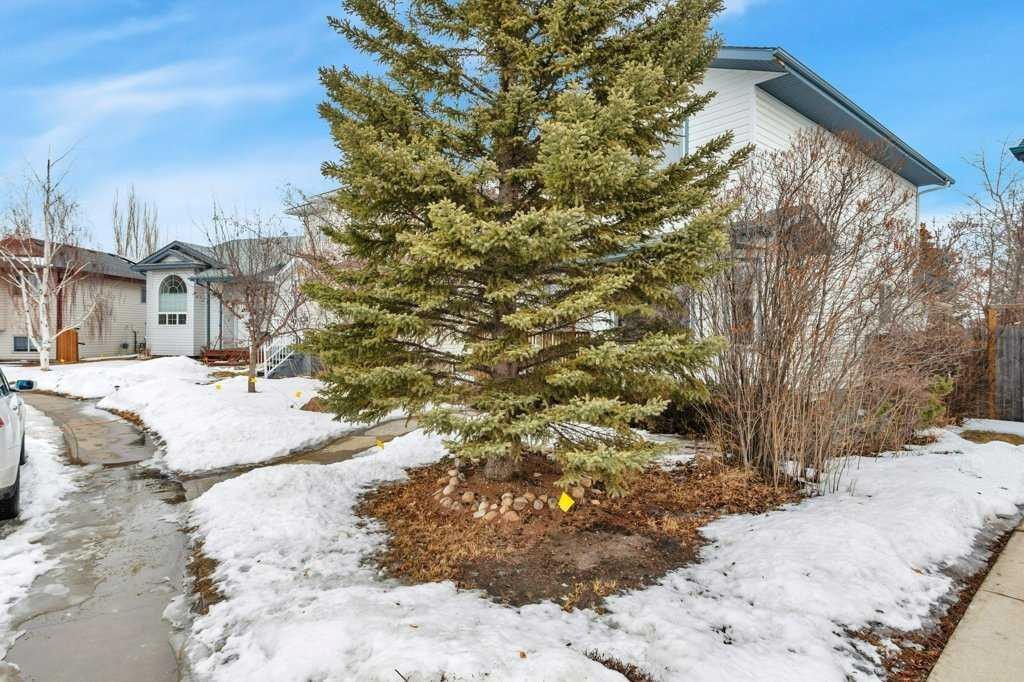 220 Deschner Close, Red Deer, AB - Outdoor