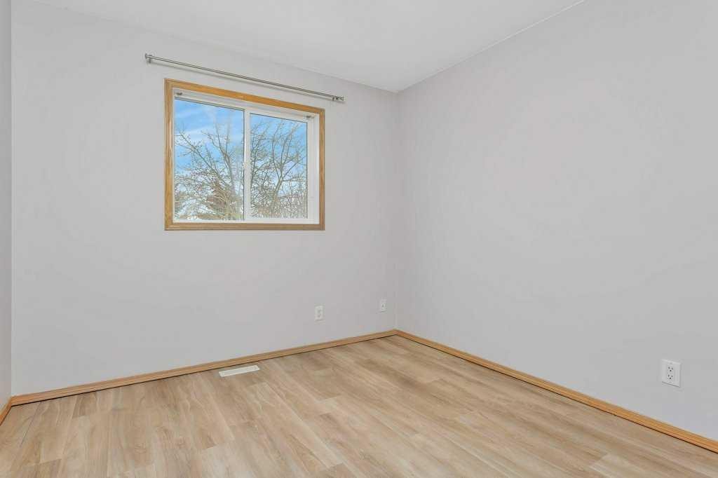 220 Deschner Close, Red Deer, AB - Indoor Photo Showing Other Room