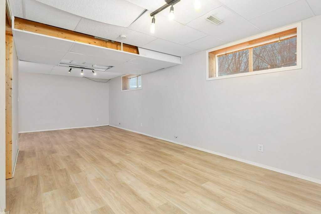220 Deschner Close, Red Deer, AB - Indoor Photo Showing Other Room