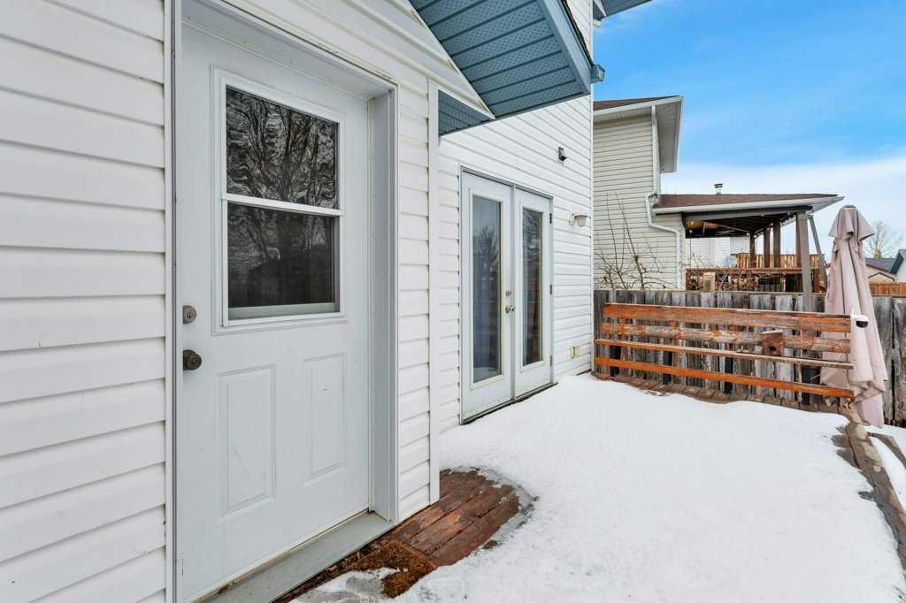 220 Deschner Close, Red Deer, AB - Outdoor With Exterior