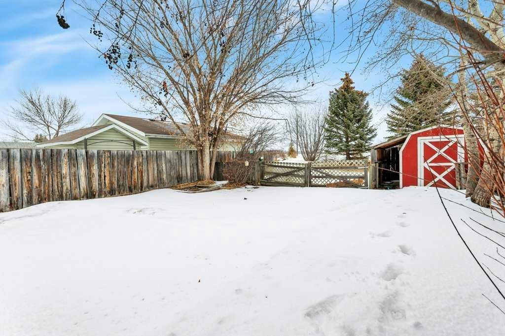 220 Deschner Close, Red Deer, AB - Outdoor