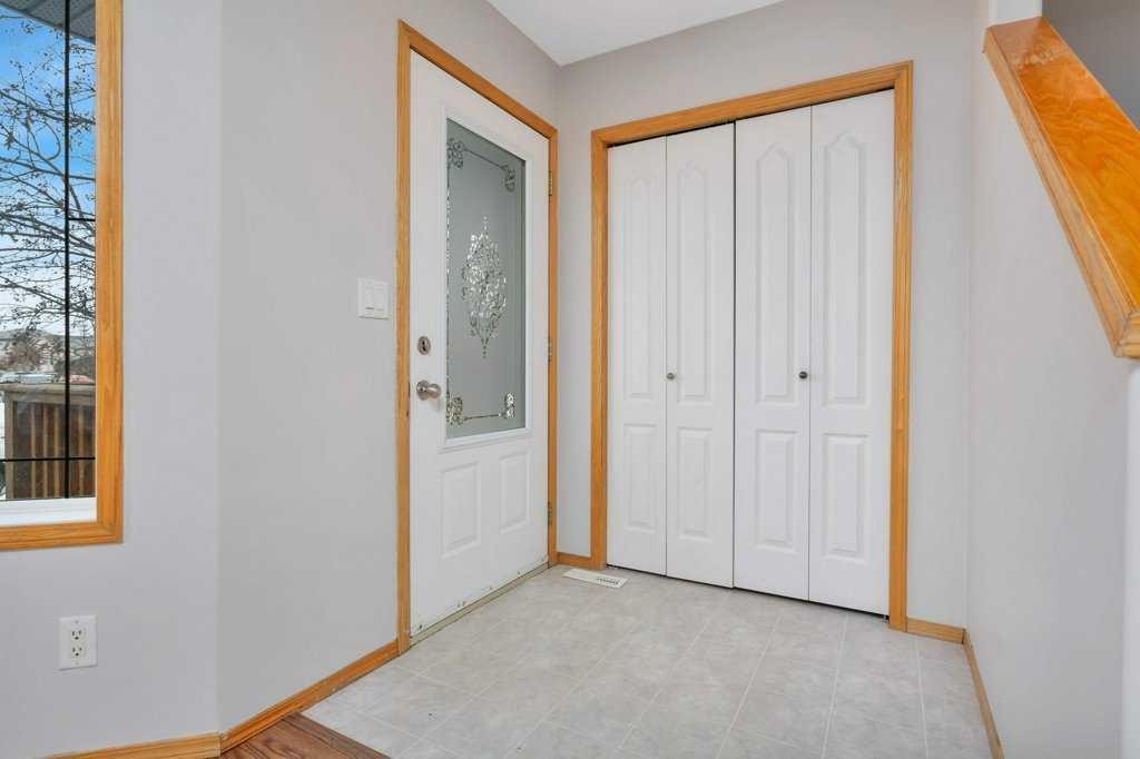 220 Deschner Close, Red Deer, AB - Indoor Photo Showing Other Room
