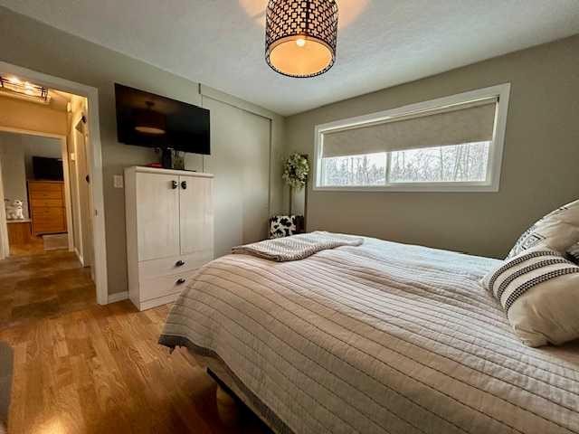 502 Plover Close, Pelican Point, AB - Indoor Photo Showing Bedroom
