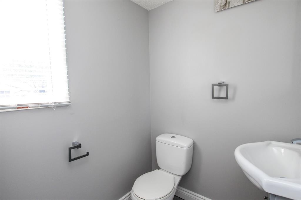 36 Mcblane Close, Red Deer, AB - Indoor Photo Showing Bathroom