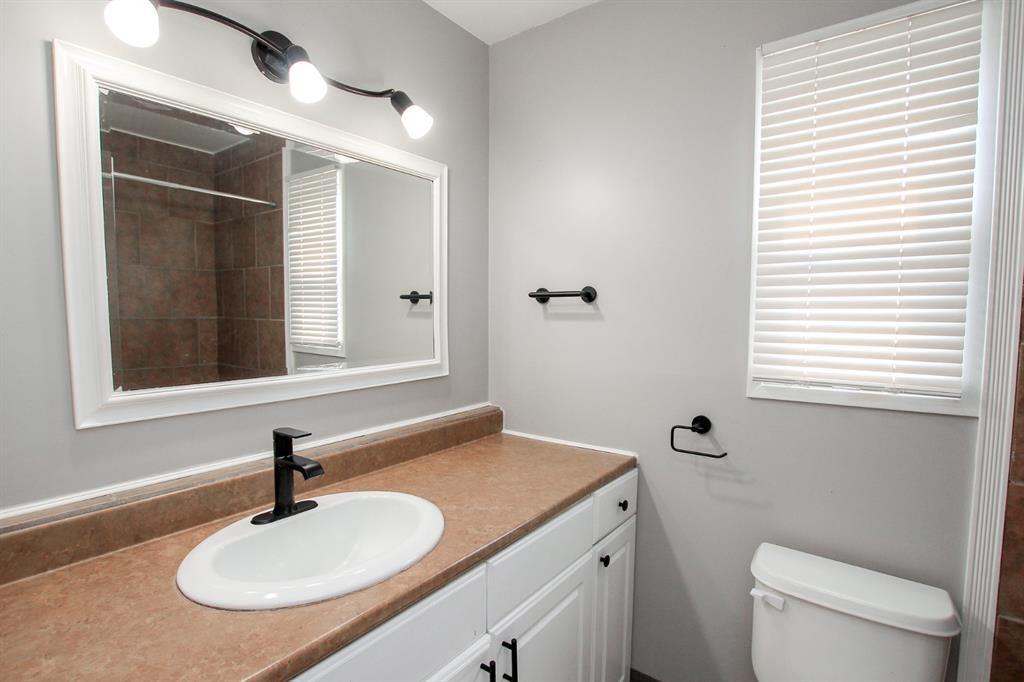 36 Mcblane Close, Red Deer, AB - Indoor Photo Showing Bathroom