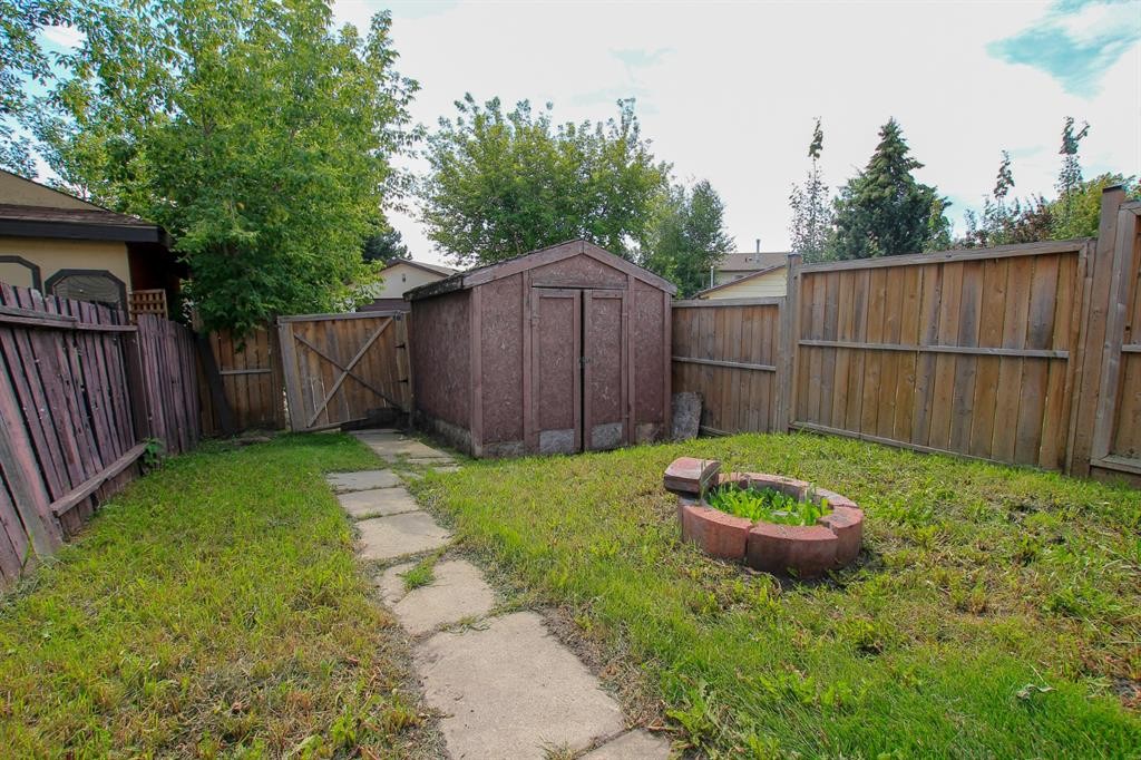 36 Mcblane Close, Red Deer, AB - Outdoor