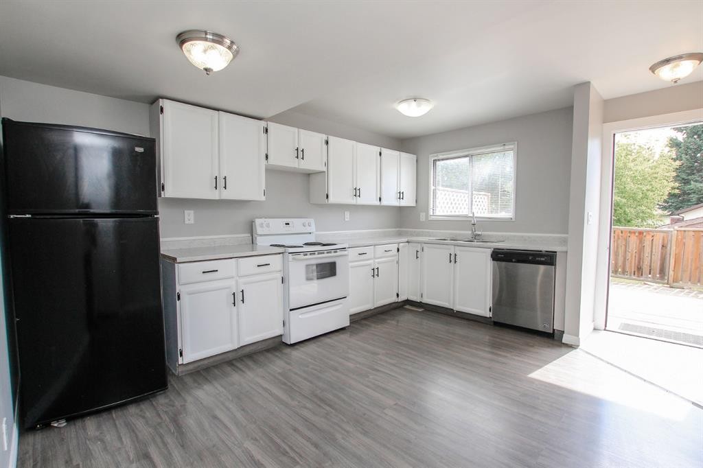 36 Mcblane Close, Red Deer, AB - Indoor Photo Showing Kitchen