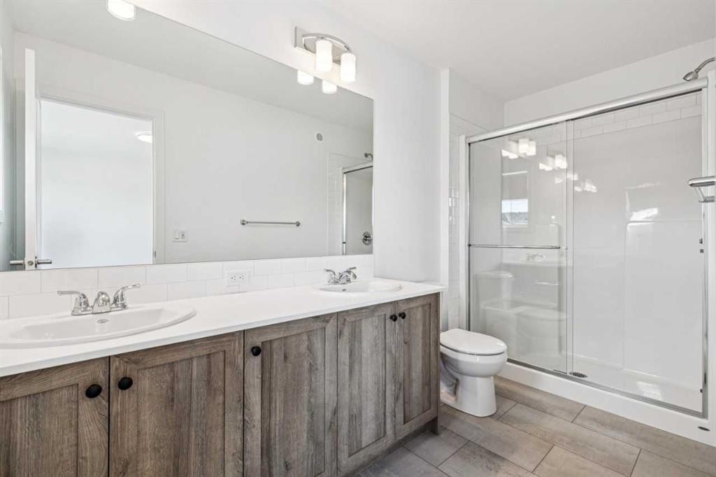 15 Emberside Park, Cochrane, AB - Indoor Photo Showing Bathroom