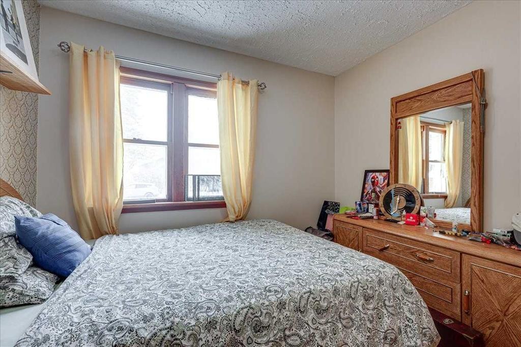 3912 55 Avenue, Red Deer, AB - Indoor Photo Showing Bedroom