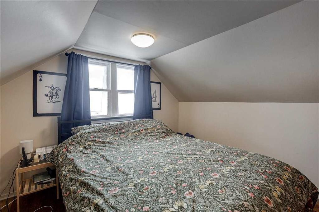 3912 55 Avenue, Red Deer, AB - Indoor Photo Showing Bedroom