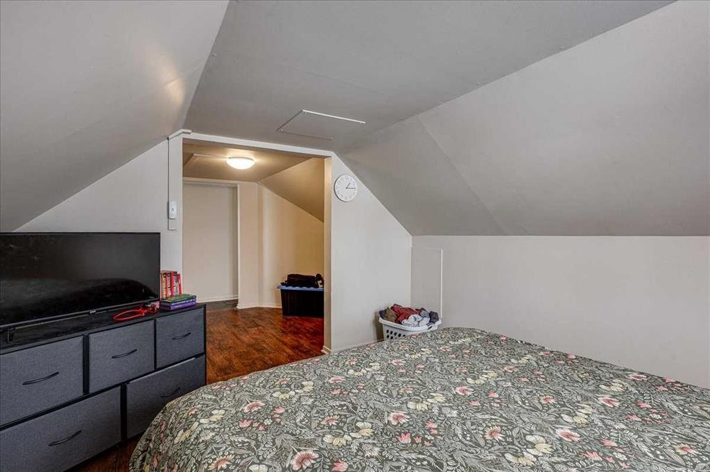 3912 55 Avenue, Red Deer, AB - Indoor Photo Showing Bedroom