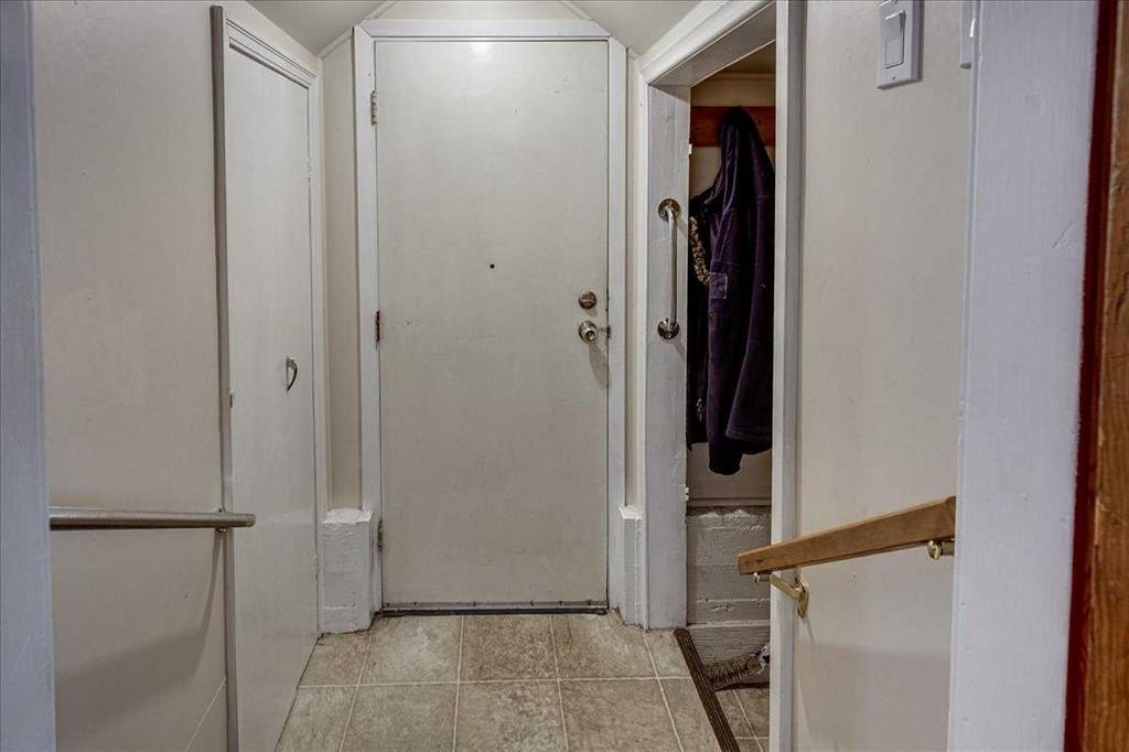 3912 55 Avenue, Red Deer, AB - Indoor Photo Showing Other Room