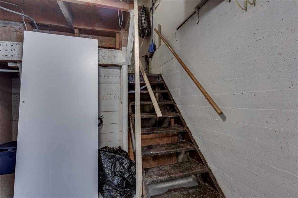 3912 55 Avenue, Red Deer, AB - Indoor