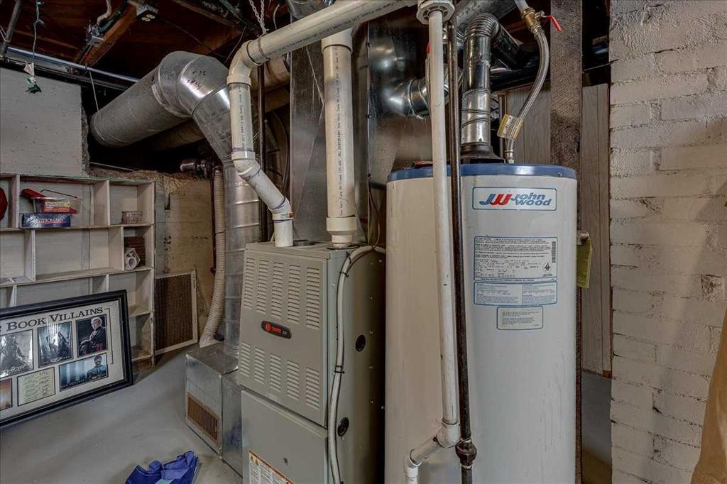 3912 55 Avenue, Red Deer, AB - Indoor Photo Showing Basement