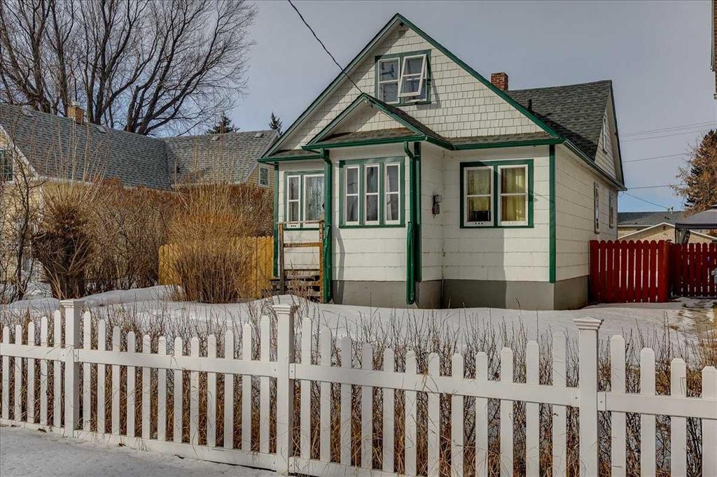 3912 55 Avenue, Red Deer, AB - Outdoor