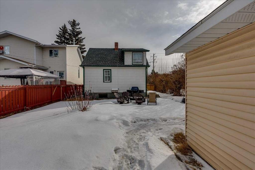 3912 55 Avenue, Red Deer, AB - Outdoor With Exterior