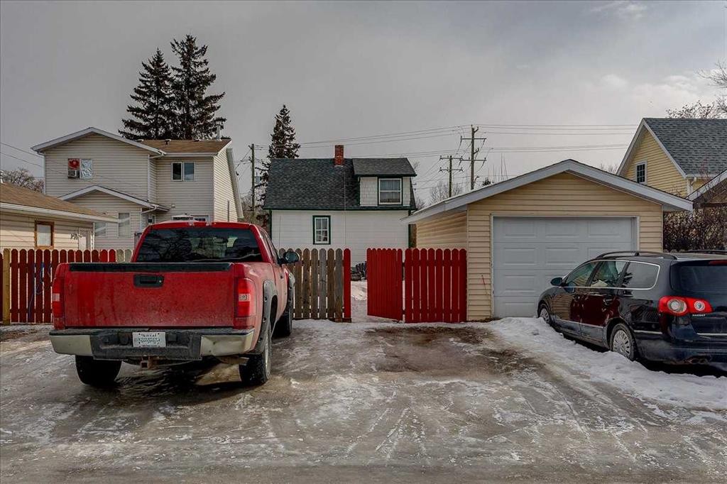 3912 55 Avenue, Red Deer, AB - Outdoor