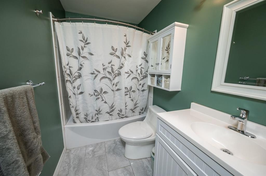 154 Rutherford Drive, Red Deer, AB - Indoor Photo Showing Bathroom