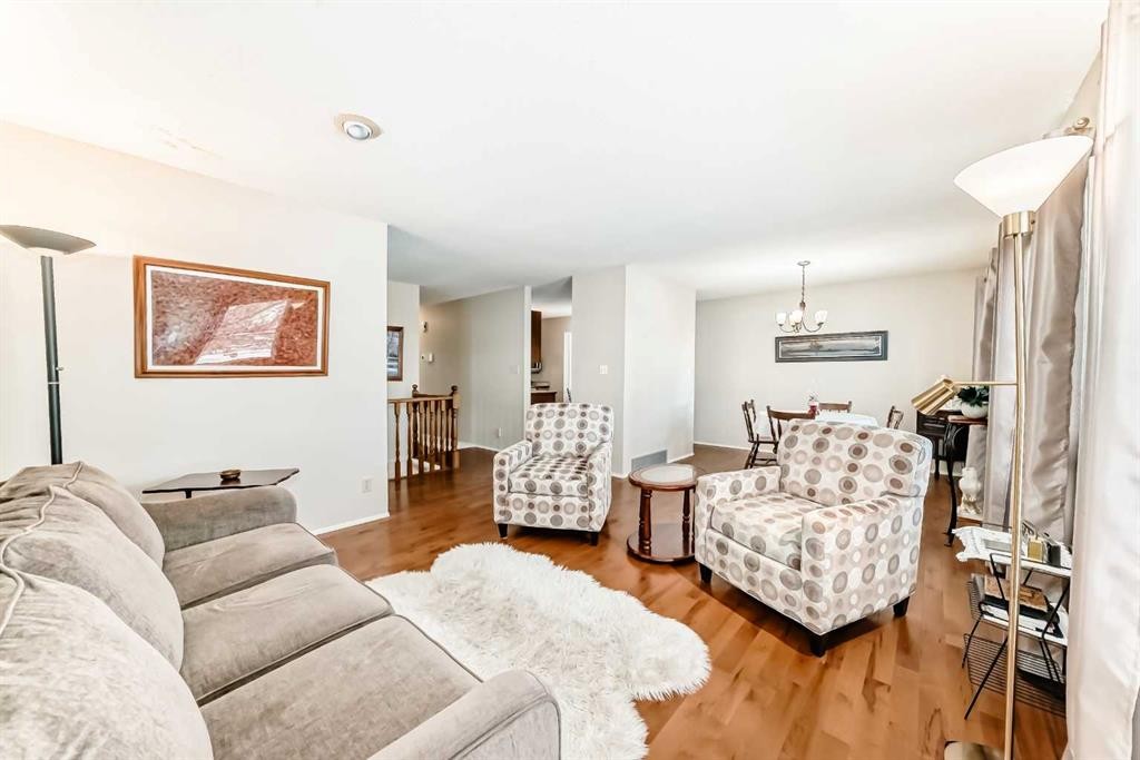 3 Rutherford Close, Red Deer, AB - Indoor Photo Showing Living Room