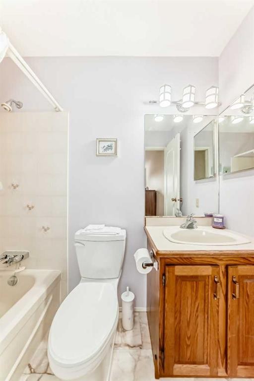 3 Rutherford Close, Red Deer, AB - Indoor Photo Showing Bathroom