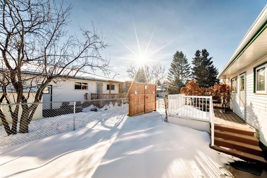 3 Rutherford Close, Red Deer, AB - Outdoor