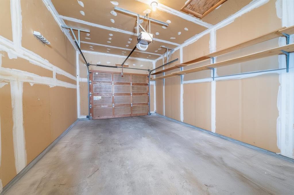3 Rutherford Close, Red Deer, AB - Indoor Photo Showing Garage
