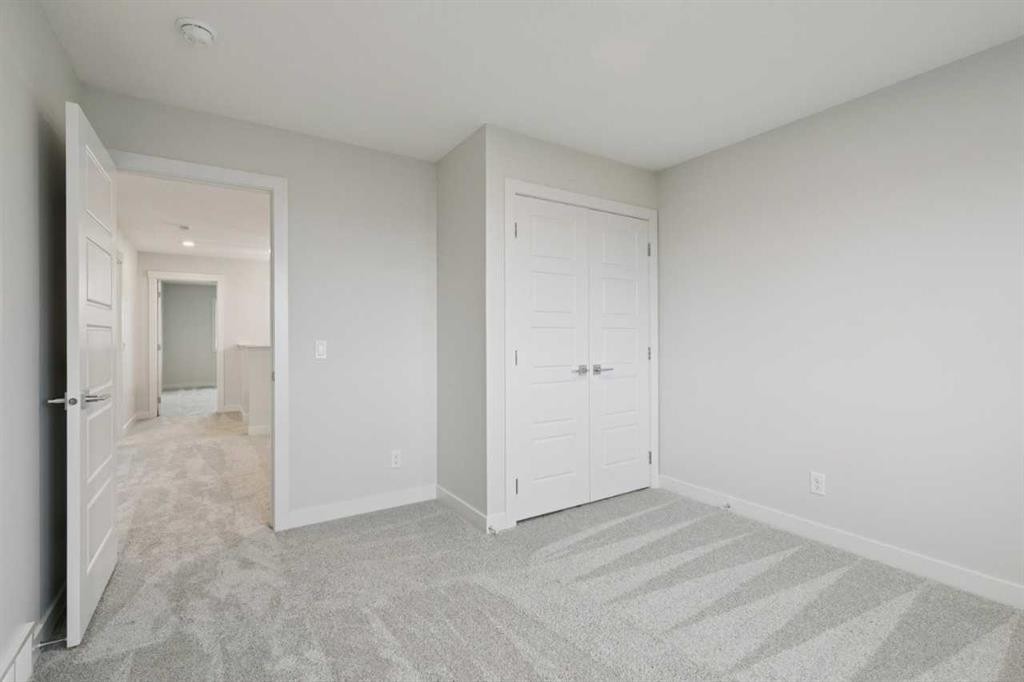 85 Southborough Square, Cochrane, AB - Indoor Photo Showing Other Room