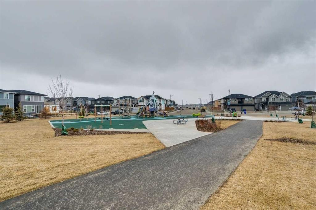 85 Southborough Square, Cochrane, AB - Outdoor