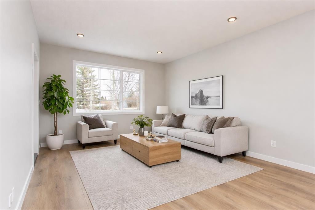 17 Tindale Place, Red Deer, AB - Indoor Photo Showing Living Room