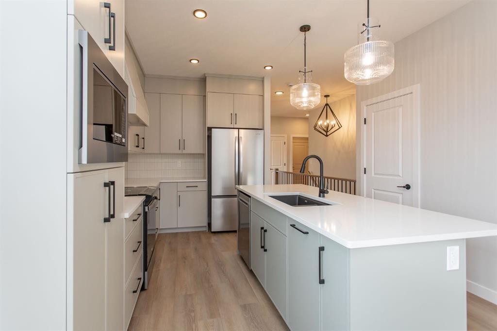 17 Tindale Place, Red Deer, AB - Indoor Photo Showing Kitchen With Stainless Steel Kitchen With Upgraded Kitchen