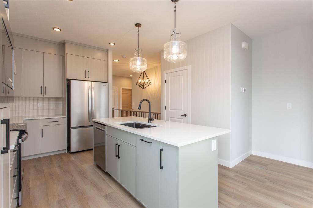 17 Tindale Place, Red Deer, AB - Indoor Photo Showing Kitchen With Stainless Steel Kitchen With Upgraded Kitchen