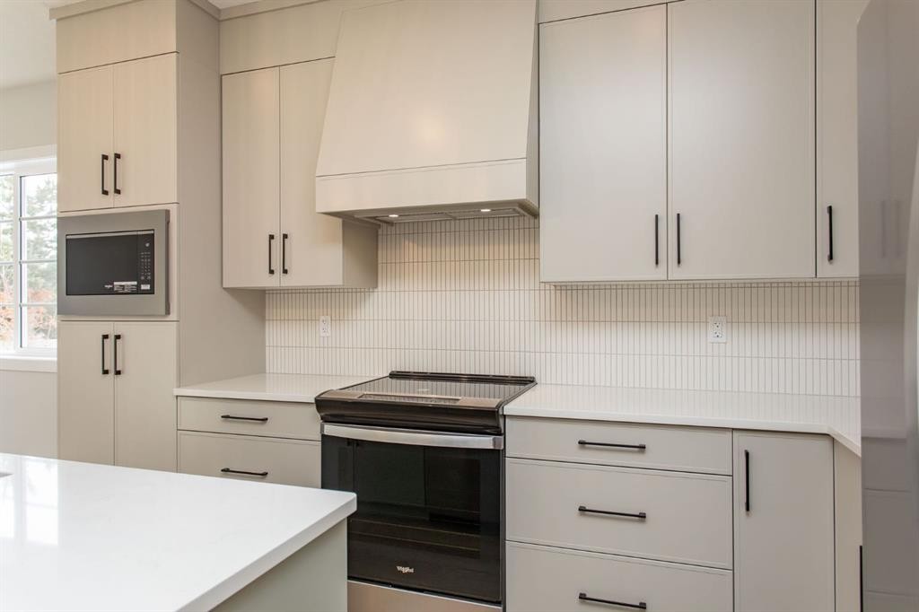 17 Tindale Place, Red Deer, AB - Indoor Photo Showing Kitchen
