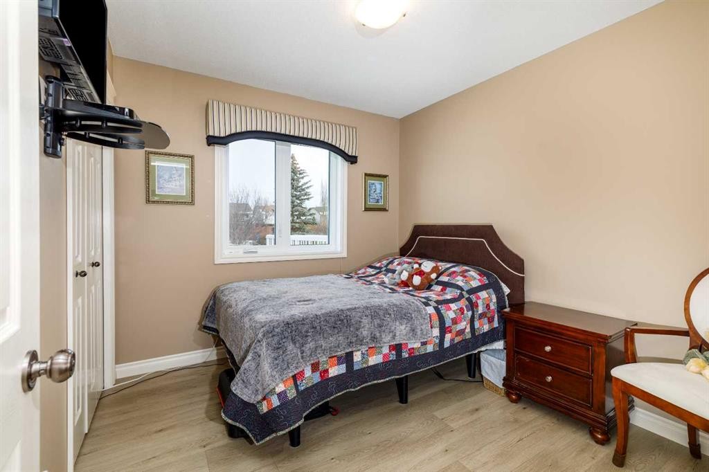 76 Daniel Close, Red Deer, AB - Indoor Photo Showing Bedroom