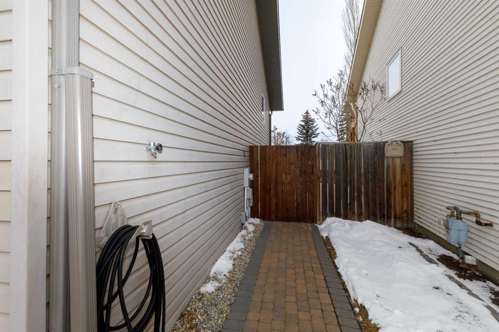 76 Daniel Close, Red Deer, AB - Outdoor With Exterior