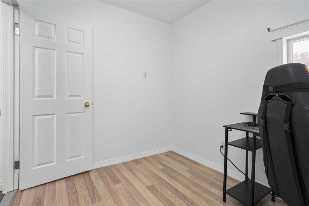 211 Red Wing Crescent, Tillicum Beach, AB - Indoor Photo Showing Other Room