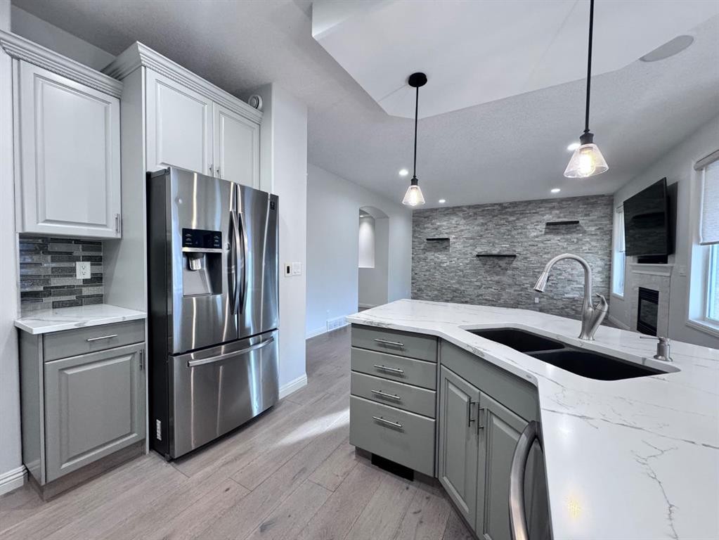 116 Allwright Close, Red Deer, AB - Indoor Photo Showing Kitchen With Double Sink With Upgraded Kitchen