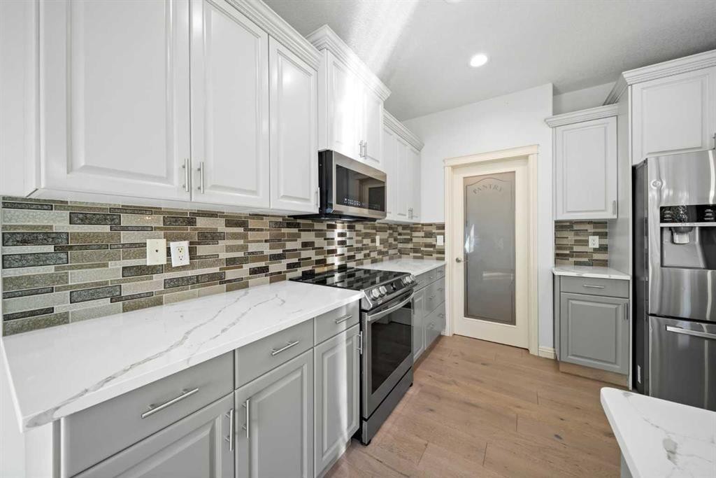 116 Allwright Close, Red Deer, AB - Indoor Photo Showing Kitchen With Upgraded Kitchen