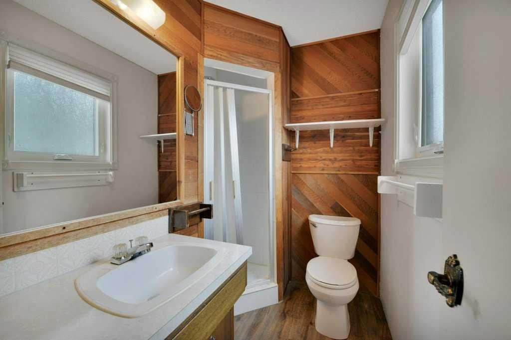 37 Wilson Crescent, Red Deer, AB - Indoor Photo Showing Bathroom