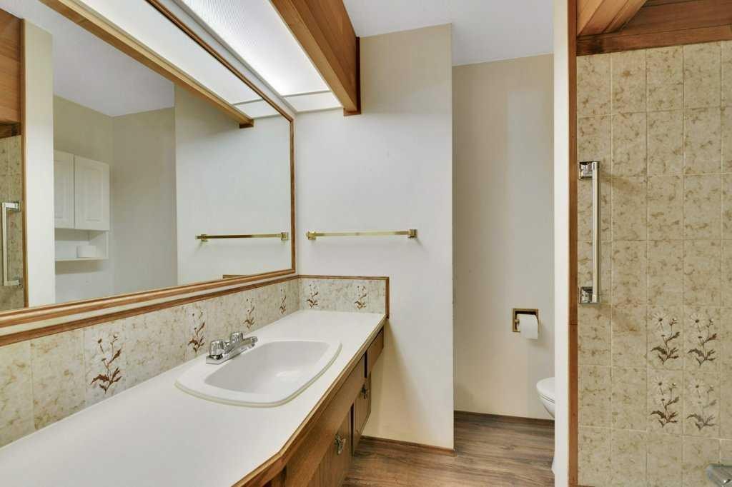 37 Wilson Crescent, Red Deer, AB - Indoor Photo Showing Bathroom