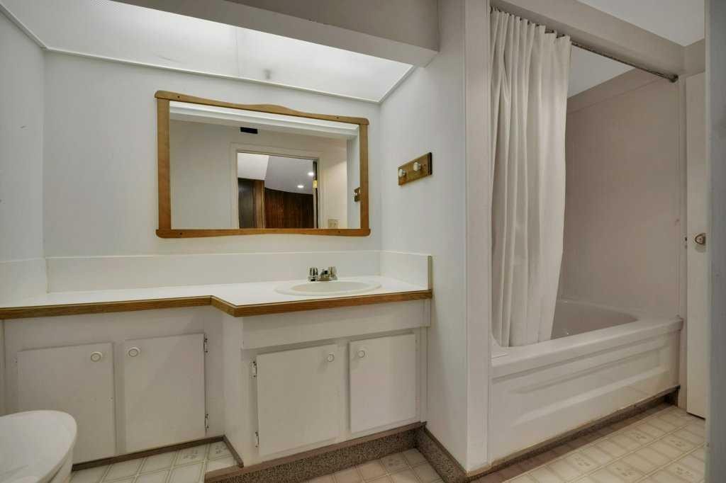 37 Wilson Crescent, Red Deer, AB - Indoor Photo Showing Bathroom